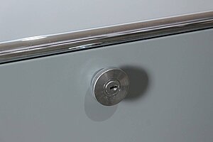 Sideboard / USM Haller / 6 Fächer mit Klappen / mittelgrau / 6 gelochte Tablare