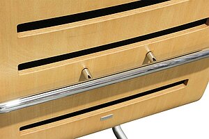 Freischwinger / Thonet 'S 61' / schwarz / Holzrücken / stapelbar