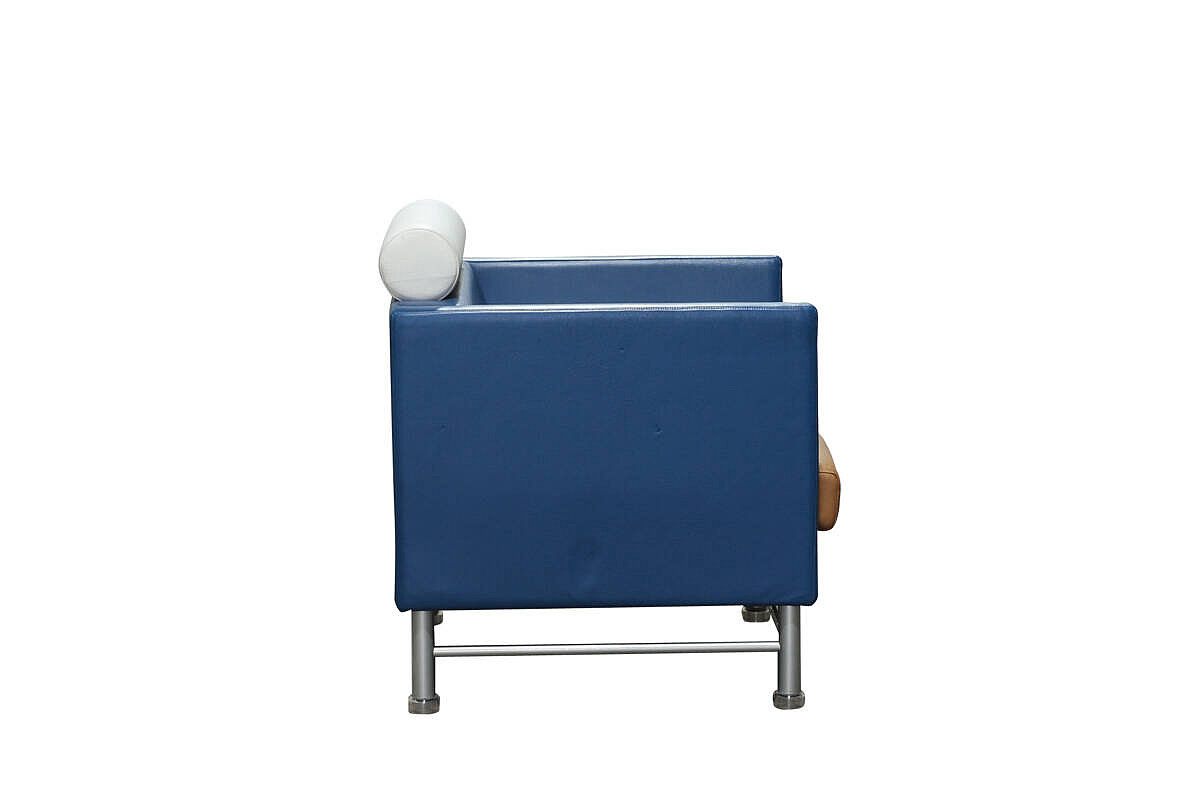 Loungesessel / Knoll International 'Eastside' / Design: Ettore Sottsass / weiß-blau-braun