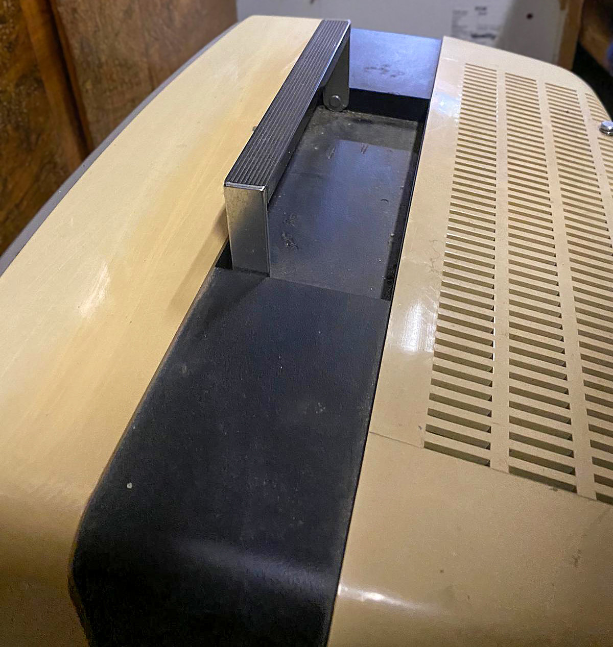 Grundig Fernseher Super Color 1830