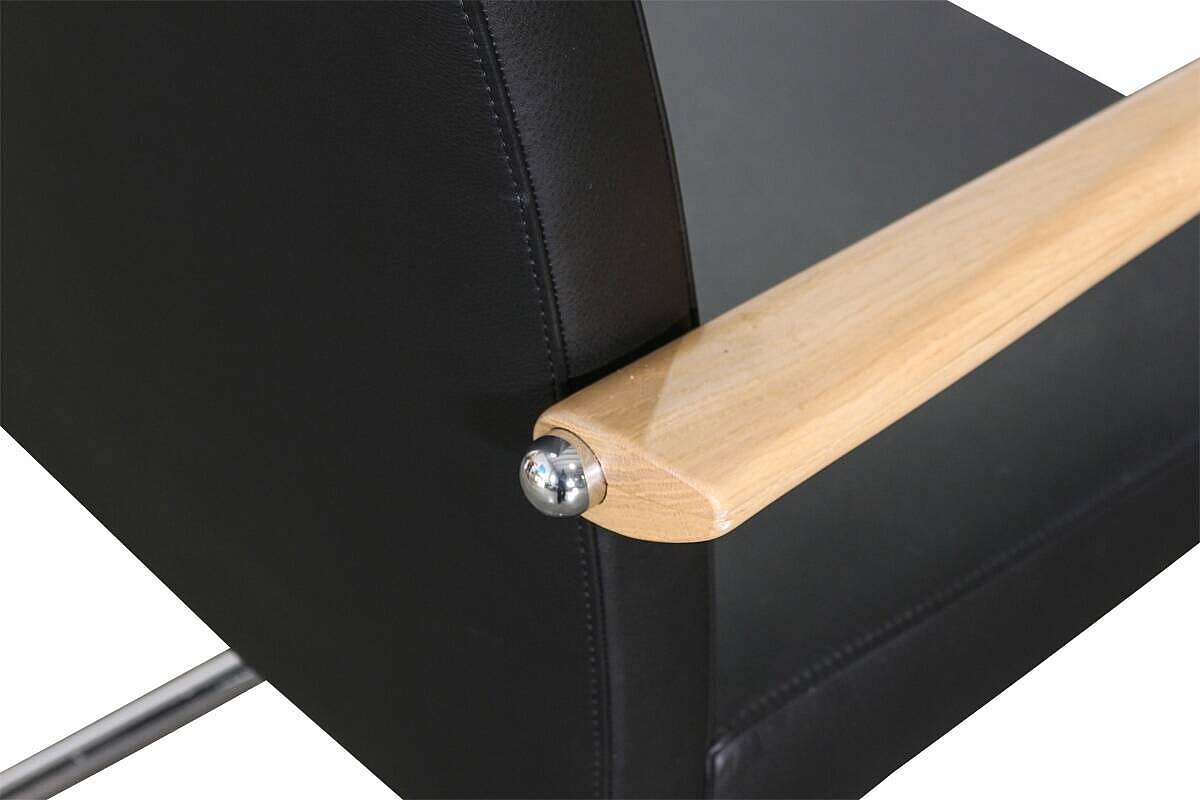 Freischwinger / Brunner / Leder schwarz / Armlehnenauflagen esche