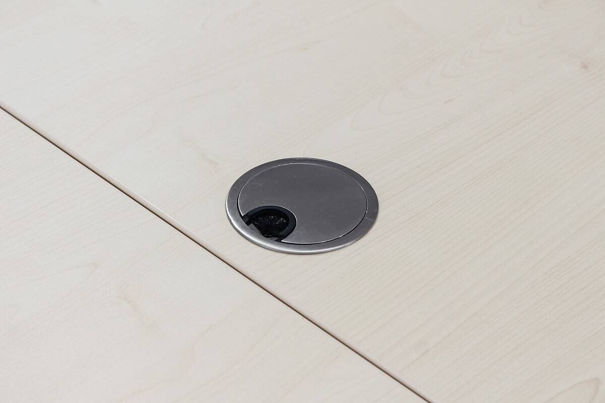 Mobiler Konferenztisch / König & Neurath 'Summa' / mittig klappbar / ahorn / 250 x 120 cm / Kabeldurchlass