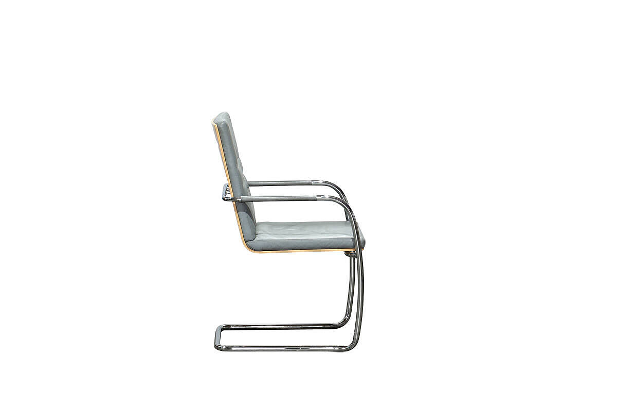 Freischwinger / Thonet 'S 61' / Leder grau / Holzrücken / stapelbar