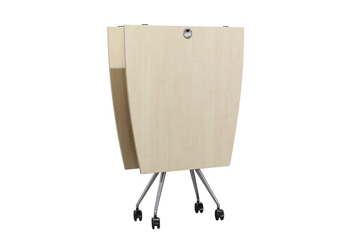 Mobiler Konferenztisch / König & Neurath 'Summa' / mittig klappbar / ahorn / 250 x 120 cm / Kabeldurchlass