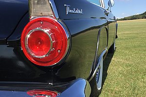 Klassischer Thunderbird der ersten Serie