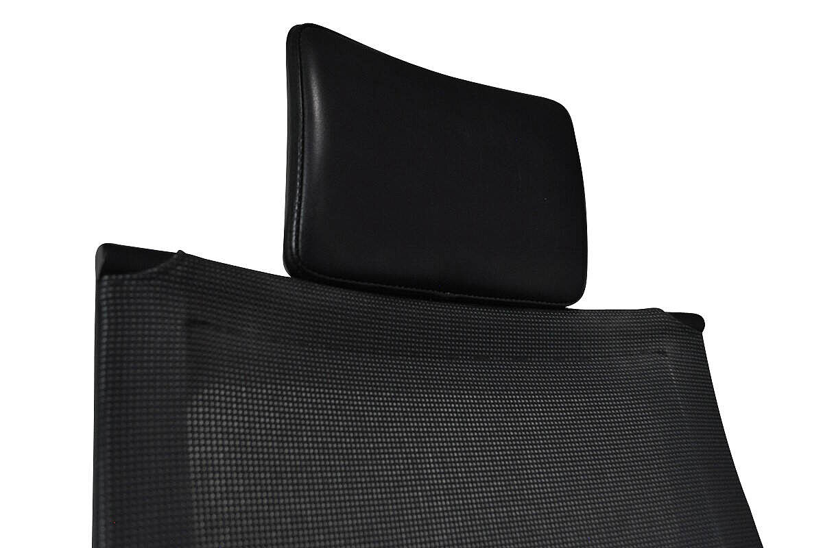 Bürodrehstuhl / König & Neurath 'OKAY' / Netzrücken / Kopfstütze Leder schwarz