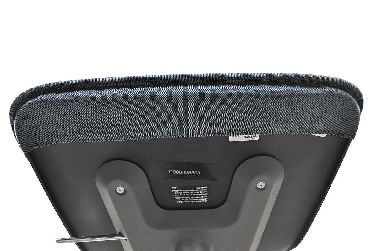 Bürodrehstuhl / vitra 'HAL' / schwarz - mit Sitzkissen in petrol