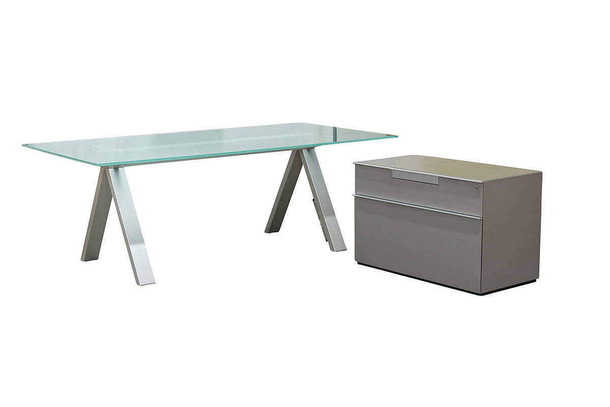 2-tlg. Chef-Arbeitsplatz / Konferenztisch / Walter Knoll 'Icon' / Schreibtisch Glasplatte / Standcontainer silber