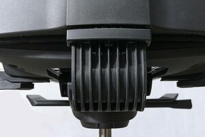 Bürodrehstuhl / Dauphin '@Just' / Kopfstütze / schwarz / antibakterielle Armauflagen / Teppichbodenrollen