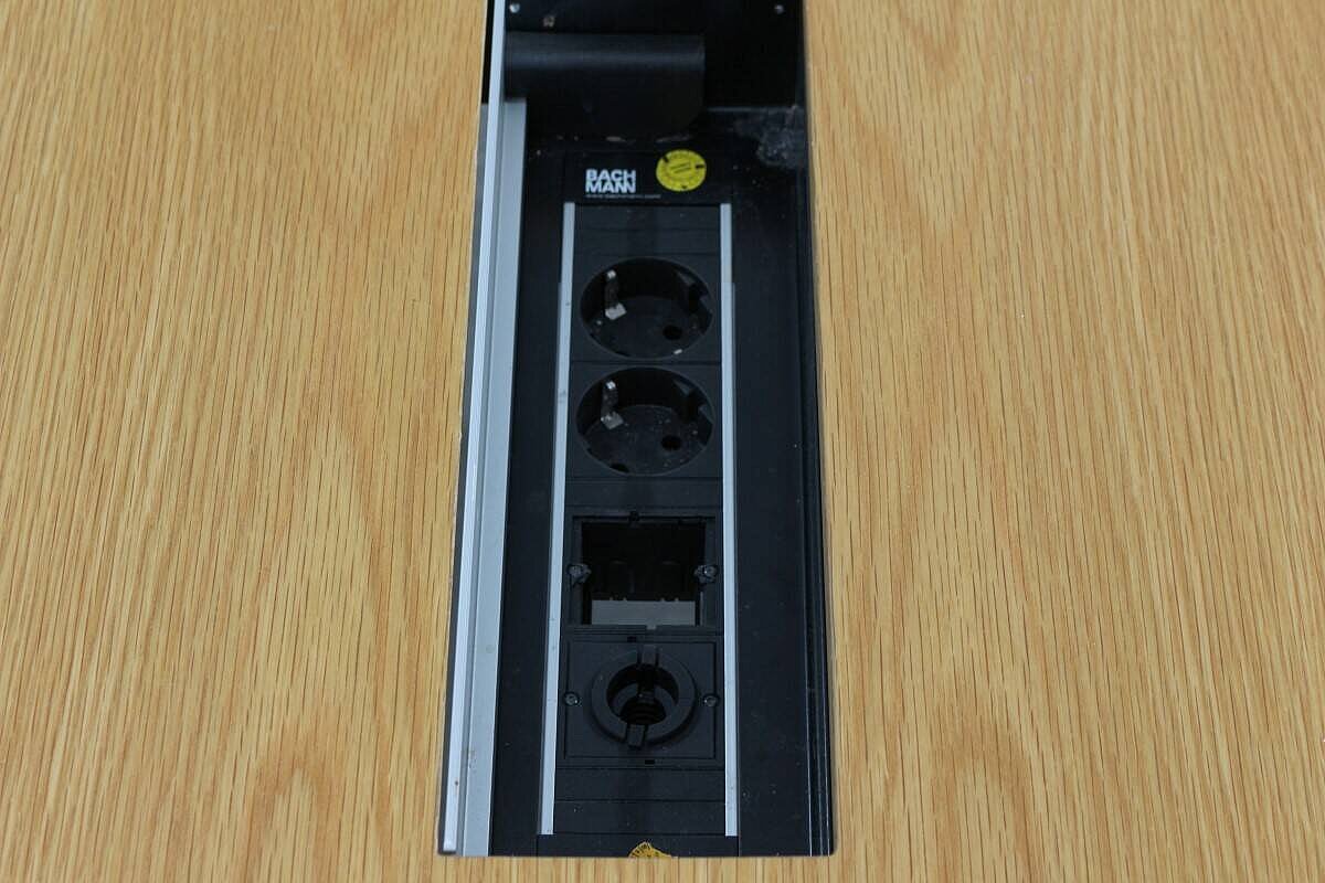 Besprechungstisch / Klapptisch / Four Design 'Four Meeting' / Turnbox / 160 x 140 cm / eiche