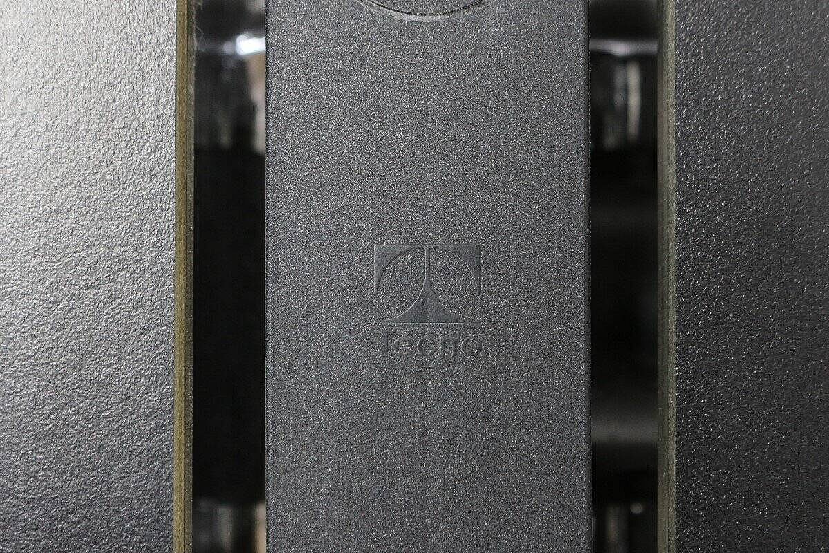 Schreibtisch / Tecno 'Nomos' / HPL Platte schwarz / 200 x 79 cm / Kabelkanal