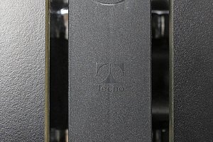 Schreibtisch / Tecno 'Nomos' / HPL Platte schwarz / 200 x 79 cm / Kabelkanal