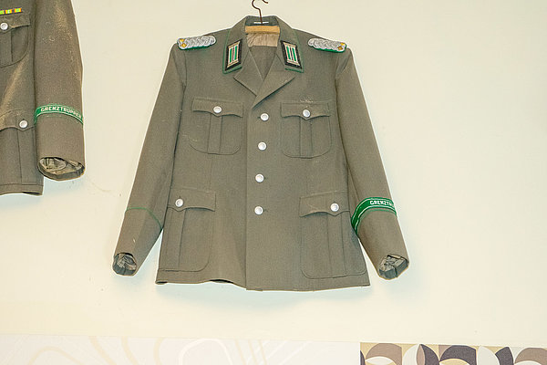 verschiedene Uniformen NVA