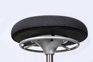 Stehhilfe / Hocker / Haworth 'Comforto 1' / schwarz/silber