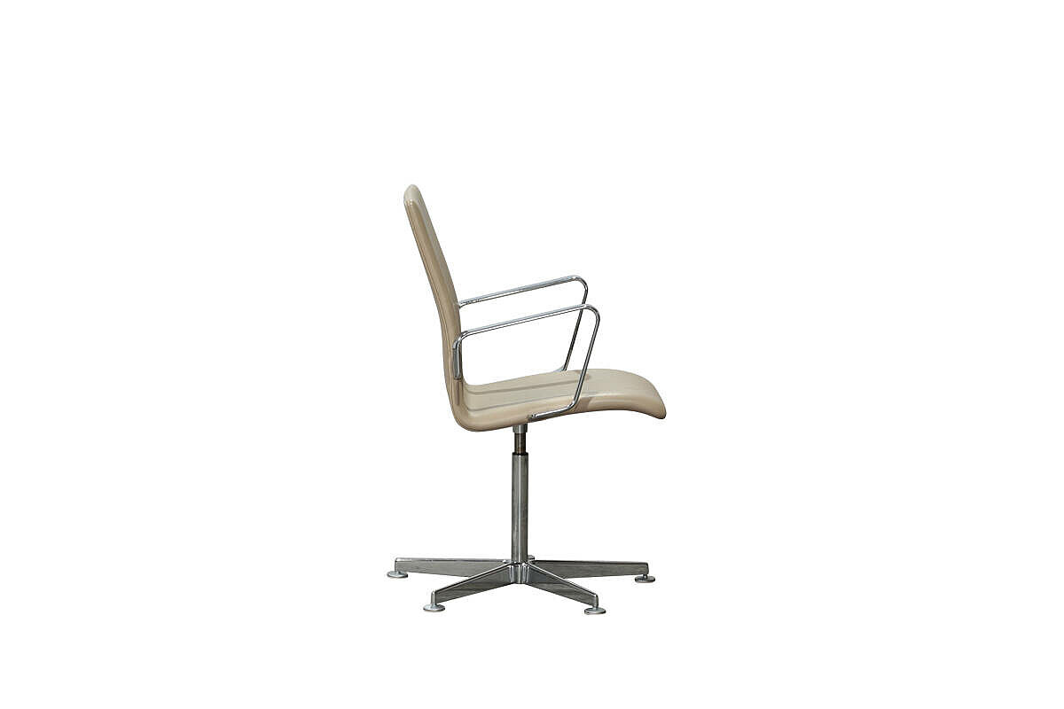 Konferenzstuhl / Fritz Hansen 'OXFORD' / Leder beige / Ringarmlehnen - NP 2998 EUR