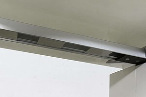3-tlg. Chef-Arbeitsplatz / Walter Knoll / Schreibtisch weiß/Glasplatte / Stauraum weiß