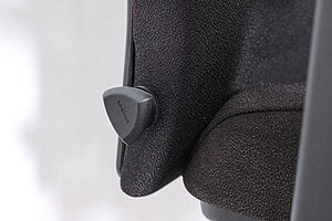 Bürodrehstuhl / Dauphin '@Just' / Kopfstütze / schwarz / antibakterielle Armauflagen / Hartbodenrollen