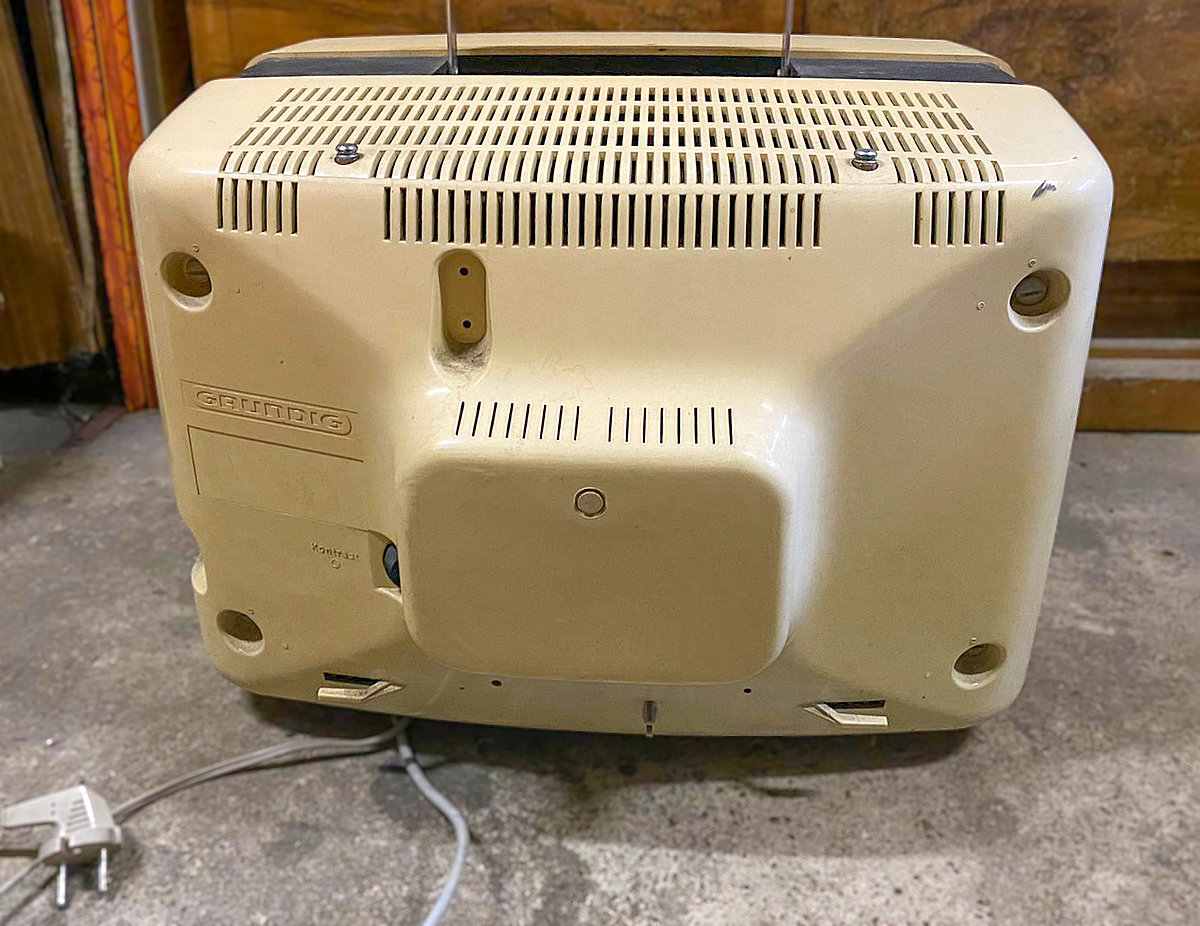 Grundig Fernseher Super Color 1830