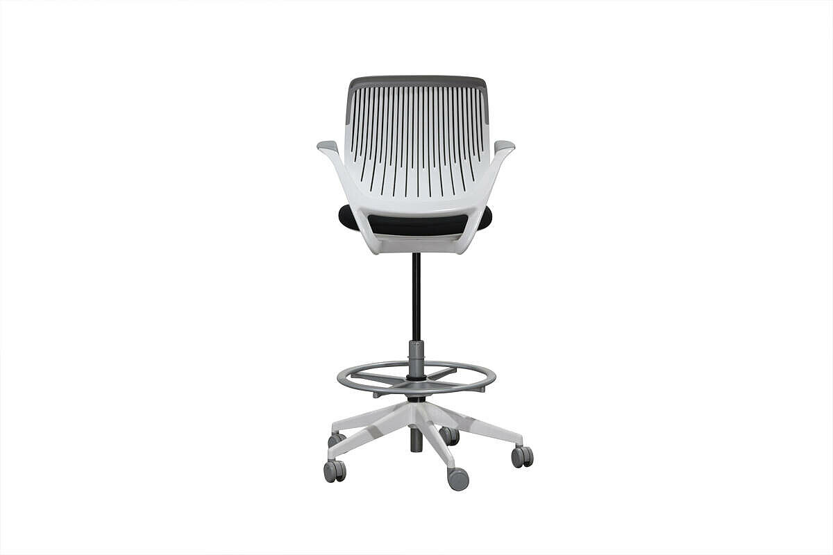 Kassenstuhl / Arbeitsstuhl / Steelcase 'Cobi Stool Counterstuhl' / Netzrücken / schwarz / NP 1029 €