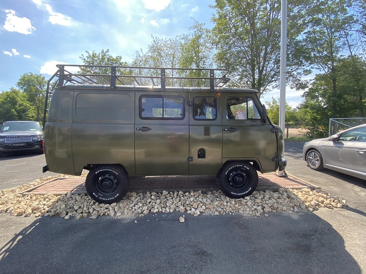 UAZ Geländebus 4x4 TROPHY