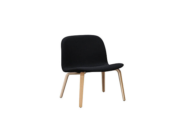 Loungestuhl / MUUTO 'Visu Lounge Chair' / eiche / Polster schwarz