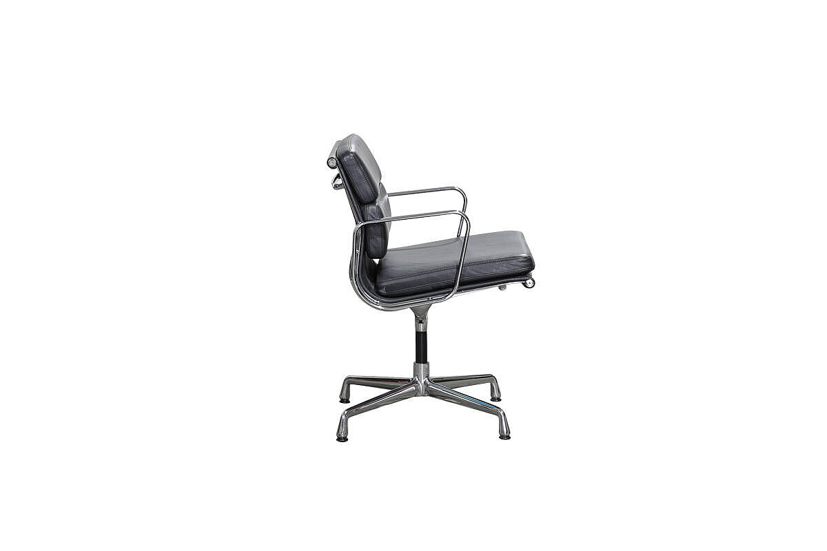 Konferenzstuhl / vitra 'Aluminium Chair EA 208' / Soft Pad / Leder asphalt