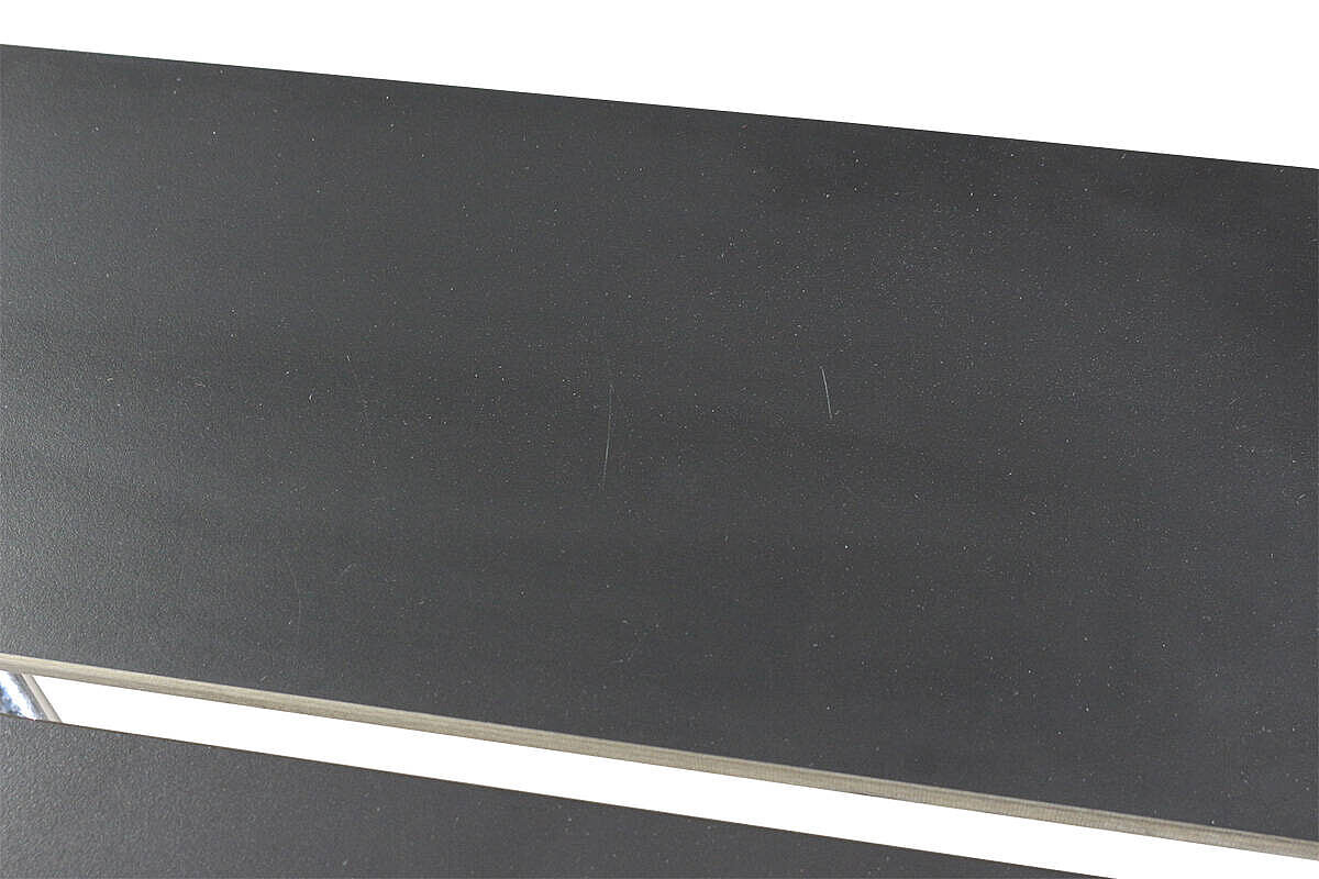 Schreibtisch / Tecno 'Nomos' / HPL Platte schwarz / 200 x 79 cm / Kabelkanal