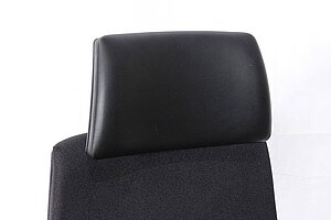 Drehsessel / Chef-Bürodrehstuhl / Interstuhl 'AIMis1' / Kopfstütze Leder / schwarz / Teppichbodenrollen - NP 790 EUR