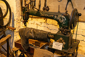 Schusternähmaschine um 1905