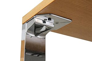 Besprechungstisch / Haworth / eiche hell / 160 x 100 cm / Turnbox mittig / 3 x Schuko, 2 x RJ / Kabeldurchlass