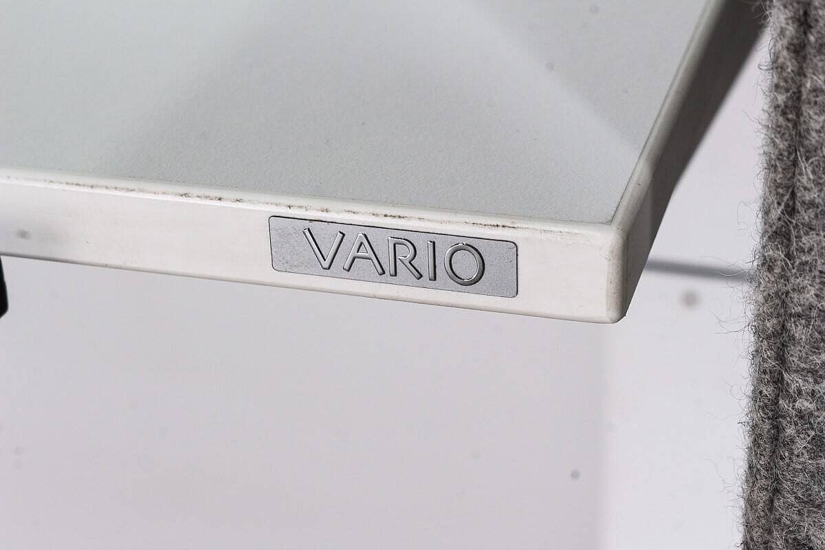 Steh-Sitz-Schreibtisch / Vario 'Conclusion' / 200 x 95 cm / Memory Display / Einhausung