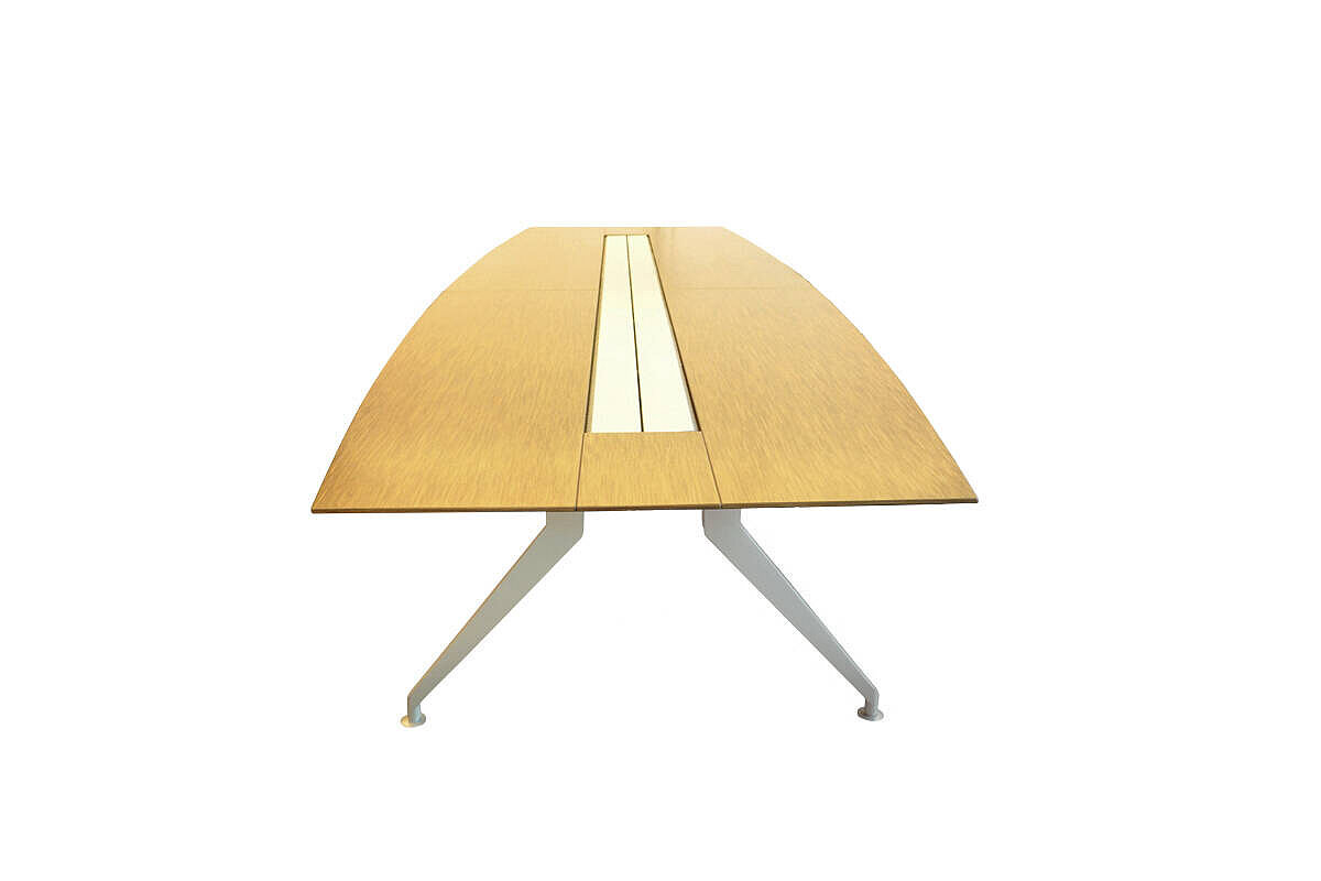 Konferenztisch / Steelcase '4.8 four point eight' / Amerikanisch Nussbaum / 480 x 150 cm