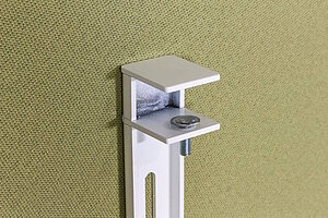 Paneel / König & Neurath 'FLYBY' / 180 cm / Stoff hellgrün / inkl. Klemmhalter weiß