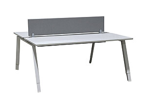 Bench / Doppel-Arbeitsplatz / Steelcase / 195 x 160 cm / weiß / inkl. Trennwand grau / LED-Leuchte / Anbauregal