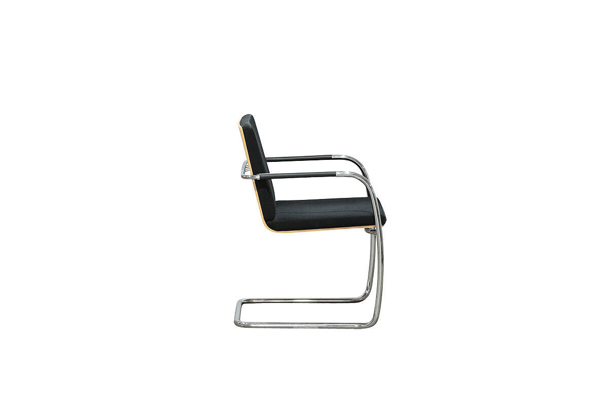 Freischwinger / Thonet 'S 61' / schwarz / Holzrücken / stapelbar