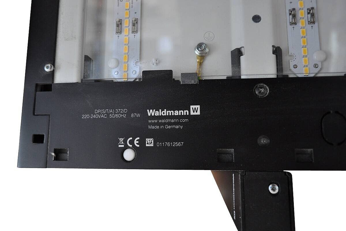 Stehleuchte / Waldmann 'LAVIGO' / LED / schwarz
