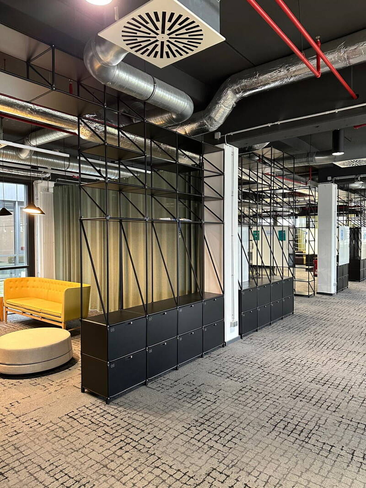 Stauraummöbel / System 180 / schwarz / 2 Ordnerhöhen / Whiteboard