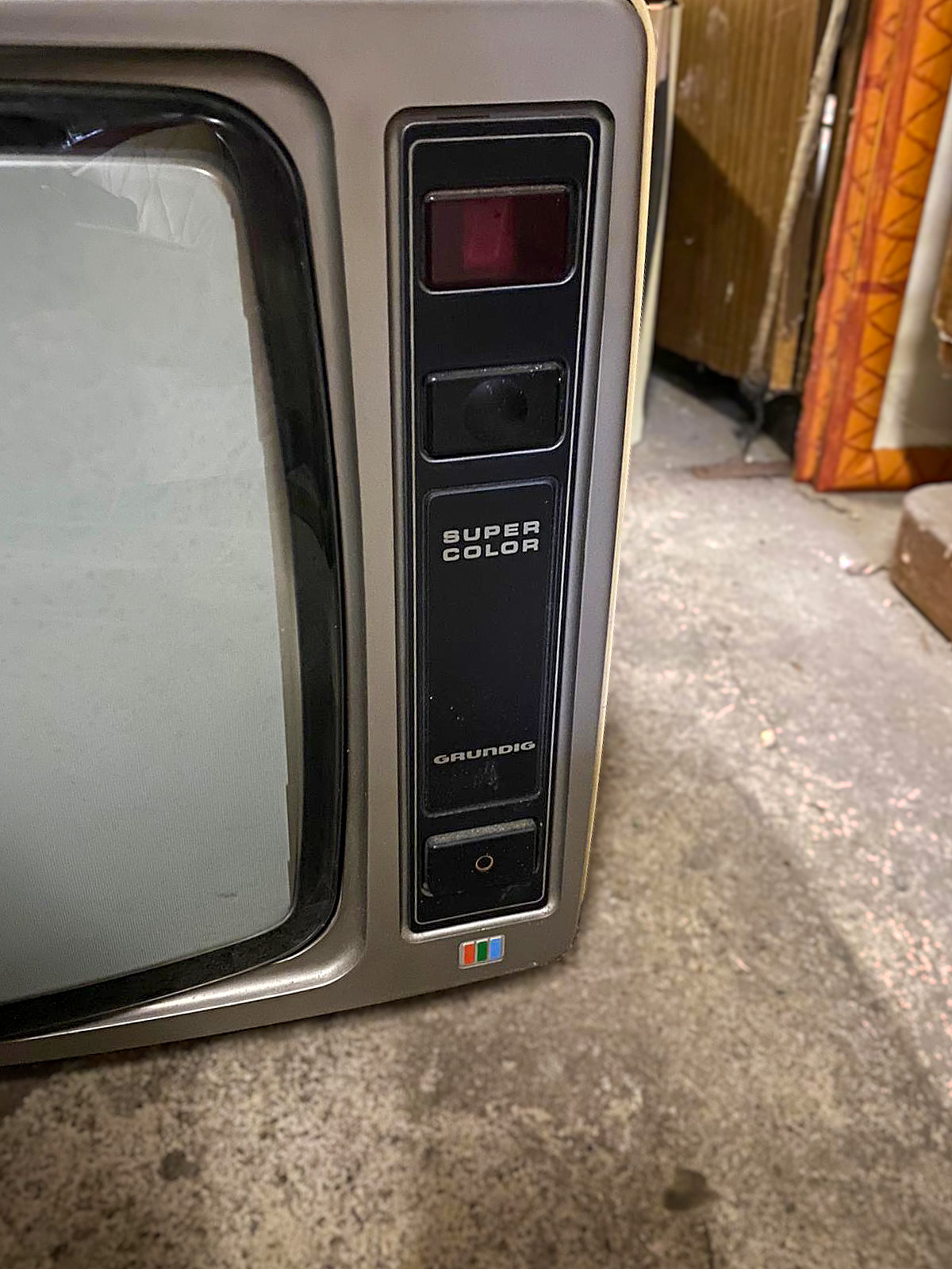 Grundig Fernseher Super Color 1830