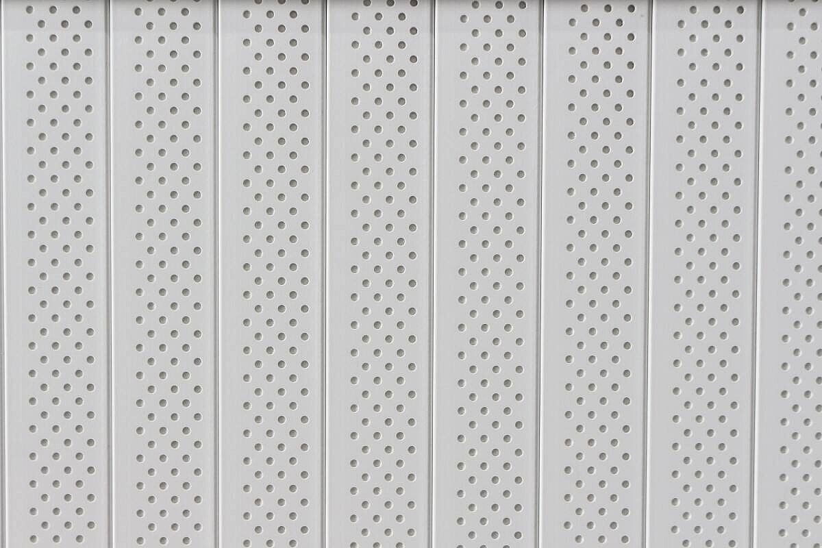 Doppel-Sideboard / Ophelis Pfalzmöbel / weiß / Querrolllade mit Akustiklochung - Sockel silber