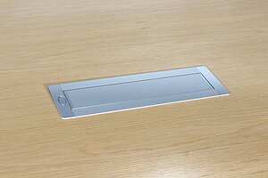 Besprechungstisch / Haworth / eiche hell / 160 x 100 cm / Turnbox mittig / 3 x Schuko, 2 x RJ / Kabeldurchlass