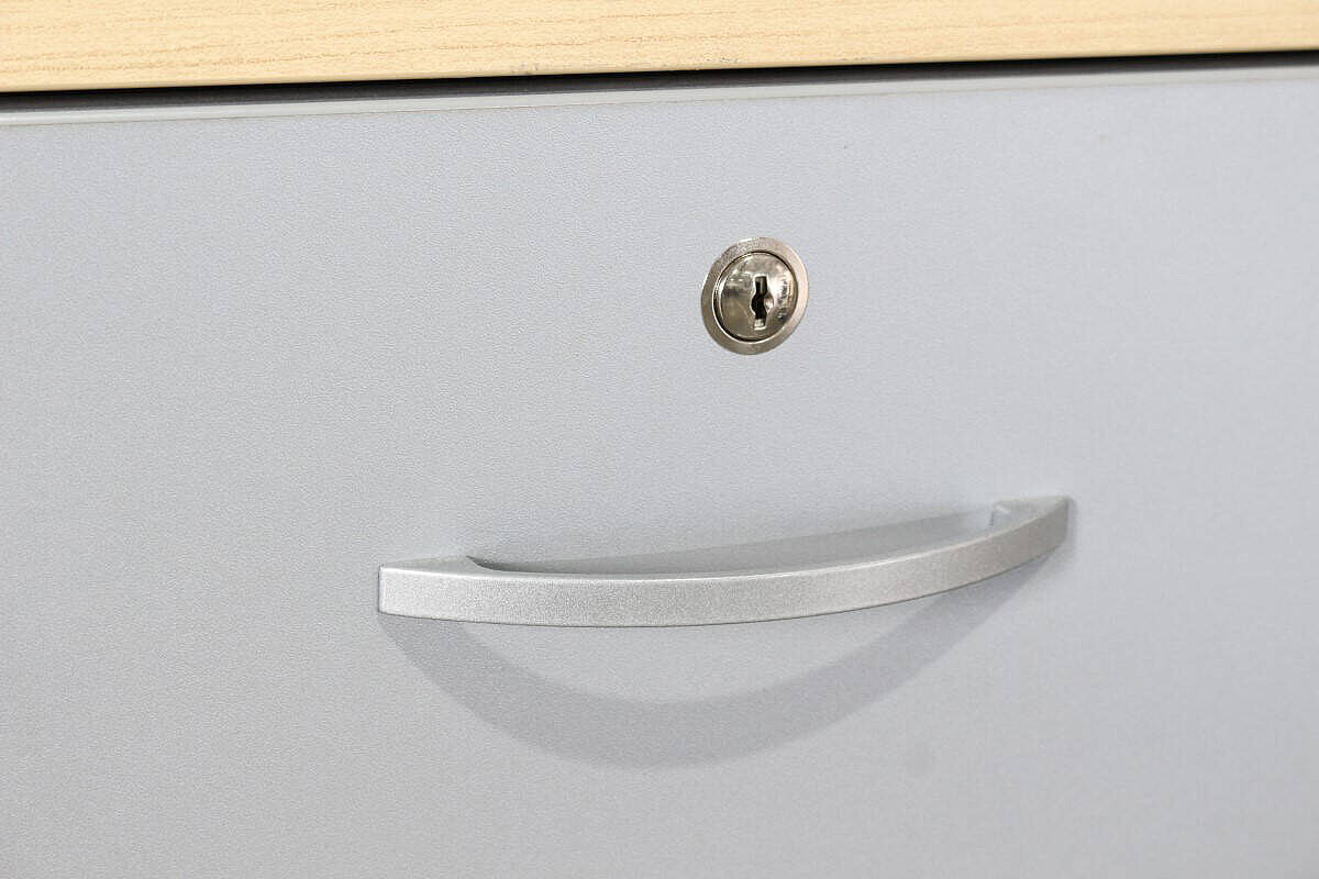 Hängeregistraturschrank / Samas / Abdeckplatte ahorn / silbergrau / 3 Auszüge / 80 cm