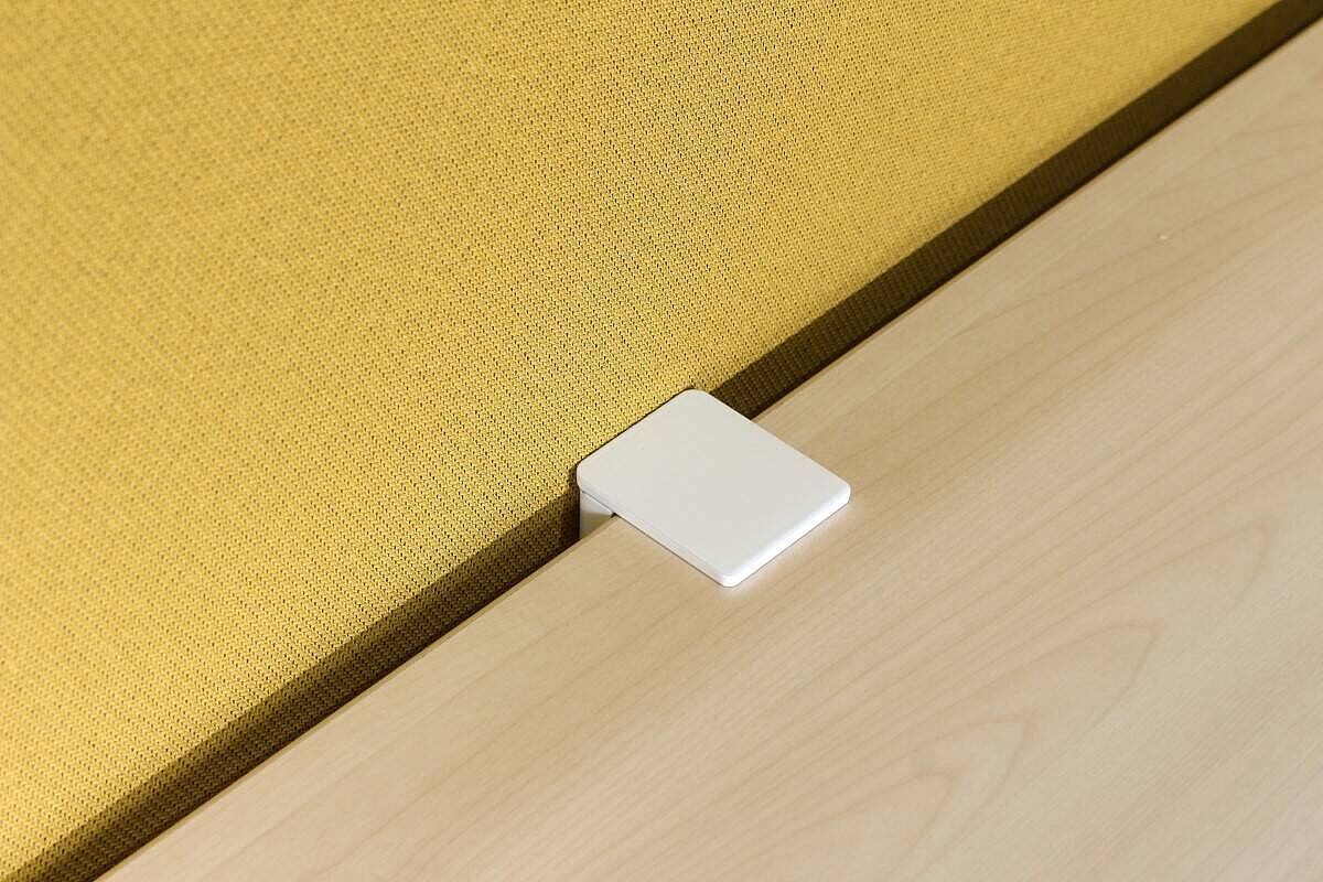 Paneel / König & Neurath 'FLYBY' / 180 cm / Stoff gelb / inkl. Klemmhalter weiß