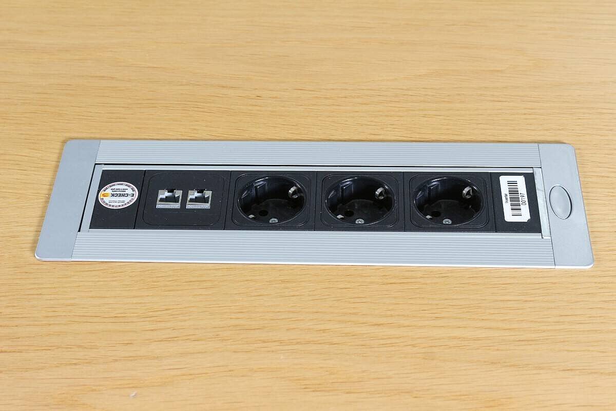 Besprechungstisch / Haworth / eiche hell / 160 x 100 cm / Turnbox mittig / 3 x Schuko, 2 x RJ / Kabeldurchlass