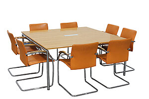 Besprechungstisch / Klapptisch / Four Design 'Four Meeting' / Turnbox / 160 x 140 cm / eiche