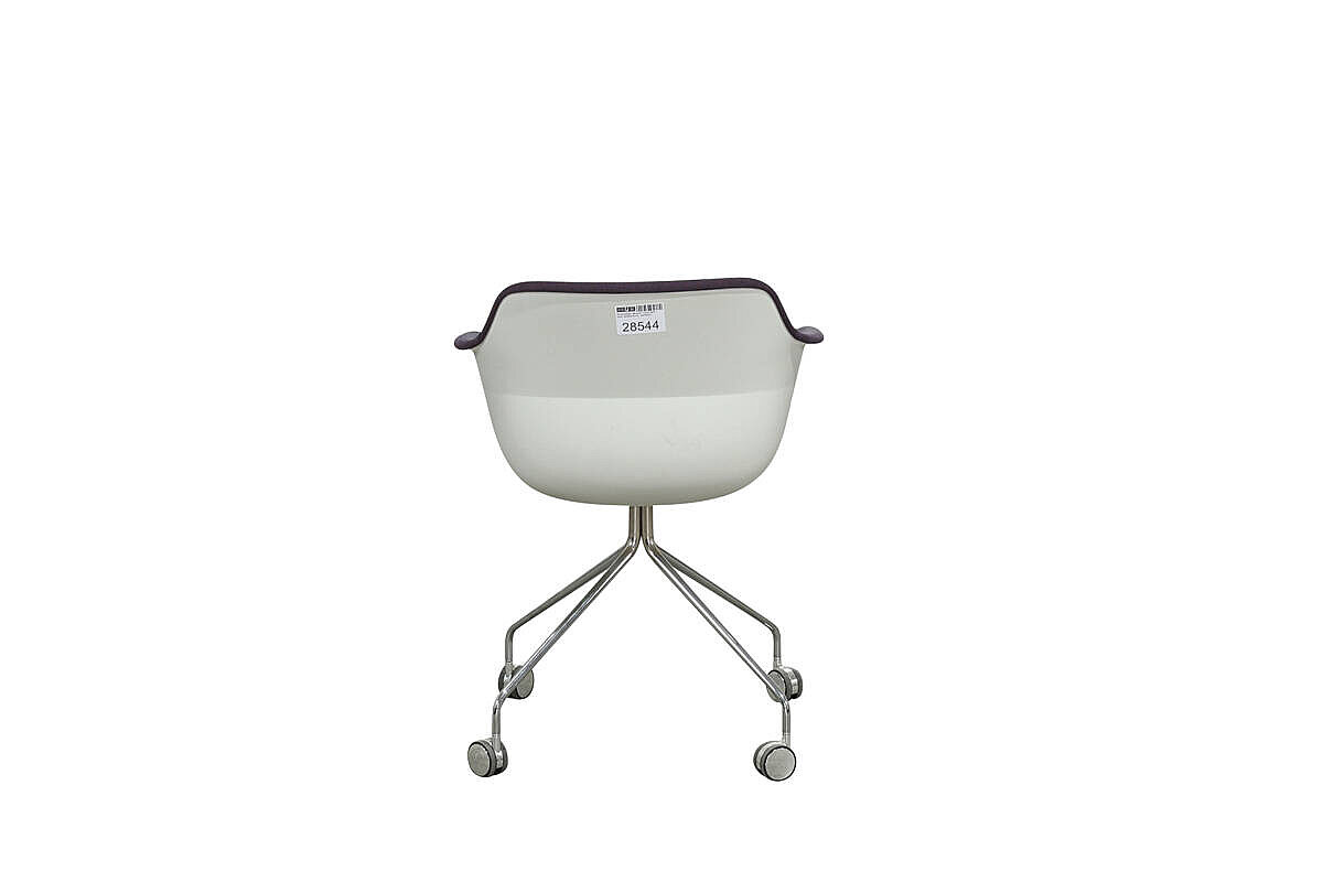 Schalenstuhl / Brunner 'crona light' / Sitzschale weiß / Polster aubergine / auf Rollen