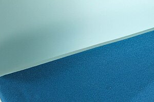 Barhocker / Kinnarps 'Leia' / Sitzschale türkis / Sitzkissen blau / stapelbar