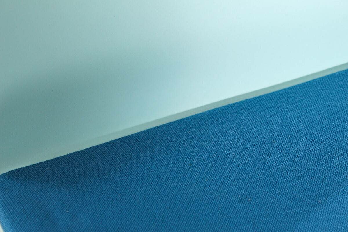 Barhocker / Kinnarps 'Leia' / Sitzschale türkis / Sitzkissen blau / stapelbar