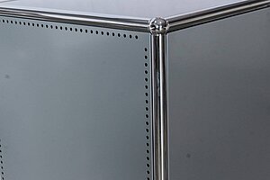 Sideboard / USM Haller / 6 Fächer mit Klappen / mittelgrau / 6 gelochte Tablare