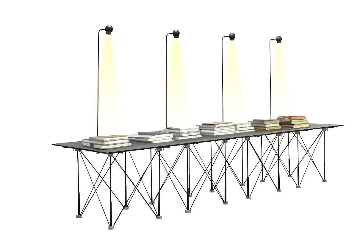 Ausstellungstisch / Packtisch / mobil einsetzbar / klappbar / schwarz / inkl. LED-Beleuchtung / inkl. Transportbox