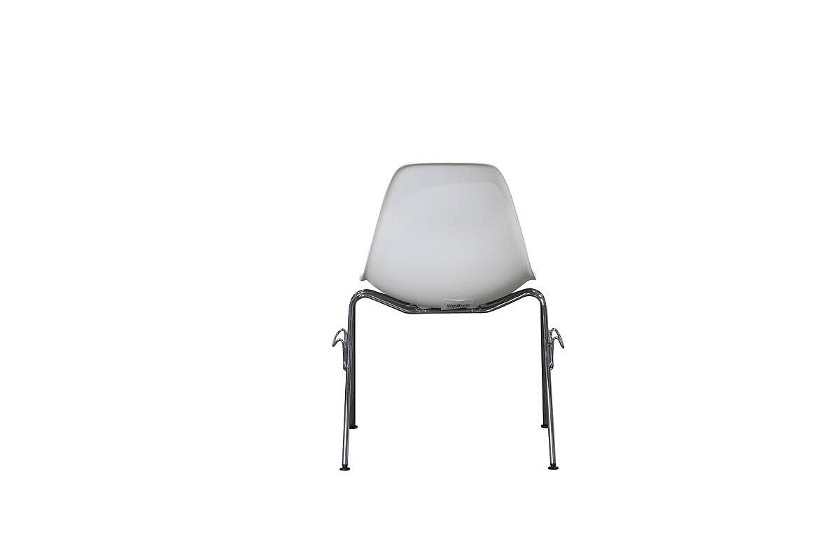 Stapelstuhl / Besucherstuhl / vitra 'Eames Plastic Side Chair DSS' / reinweiß / Sitzkissen grau